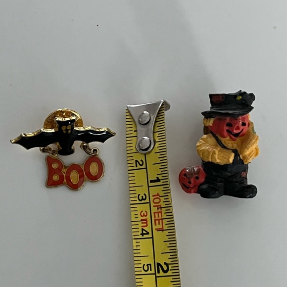 Two fabulous Halloween pins.  Pumpkin pin is ceramic. Bat pin is metal. - Picture 14 of 15